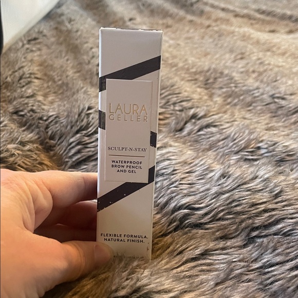 Laura Geller Sculpt-n-Stay Brow Pencil and Gel - White and Gold FINAL PRICE! - Picture 2 of 6